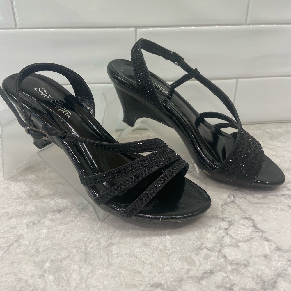 Girl’s strappy dress shoes